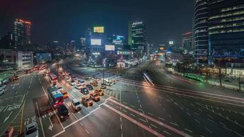 Sequência de timelapse 4k de seul, coreia - grande angular do tráfego da cidade de seul à noite