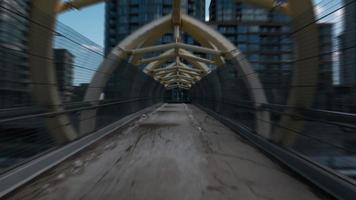 Sequência de hyperlapse 4k de toronto, canadá - hyperlapse de cityplace visto da ponte ferroviária video