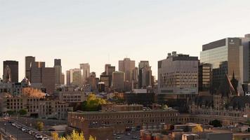 4k timelapse-reeks van montreal, canada - het financiële district van montreal van dag tot nacht video