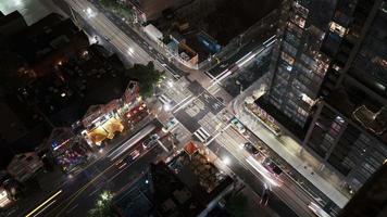 4K-Zeitraffer-Sequenz von Toronto, Kanada - Weitwinkelansicht der Kreuzung von King und Bay Street bei Nacht video
