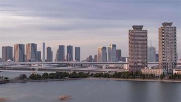 4k timelapse-reeks van tokyo, japan - de baai van tokyo van dag tot nacht video