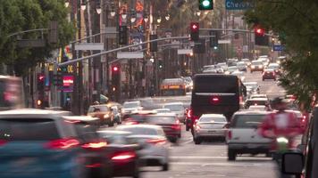 4 sequenza timelapse k di los angeles, usa - hollywood boulevard durante il tramonto video