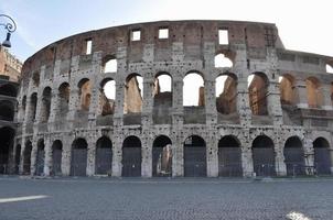 el coliseo aka coliseo o colosseo en roma italia foto