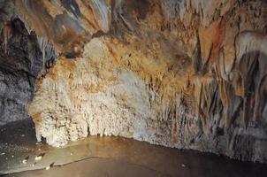 grotte di toirano significa que las cuevas de toirano son un sistema de cuevas kársticas foto