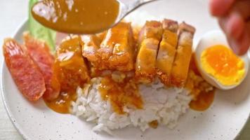 crispy belly pork on rice with barbecue red sauce video