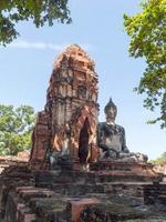 wat mahathat ayutthayathailand 18 de octubre de 2018 wat phra that phra ram y es la morada del apóstol del kamma. este templo fue construido y mantenido hasta que fue destruido y abandonado. foto