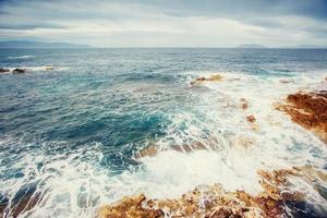 olas en el paisaje del mar foto