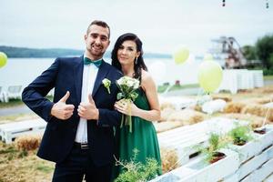 retrato de una hermosa joven conductores y damas de honor. Boda foto