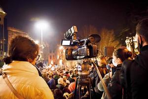 tbilisi, georgia, 2022 - protesta de película de periodista de medios en la calle foto