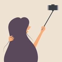 una chica con el pelo largo es fotografiada con un palo de selfie. fotógrafo vector