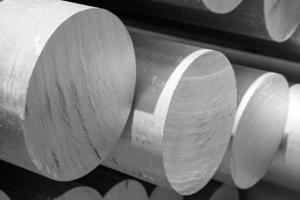aluminum metal raw material in the form of long tubes photo