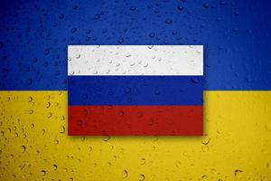 rusia vs ucrania concepto abstracto de conflicto político con la bandera ucraniana. Oren por la libertad de Ucrania, la paz y el fin de la guerra. foto