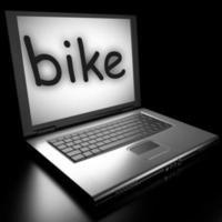 palabra de bicicleta en la computadora portátil foto