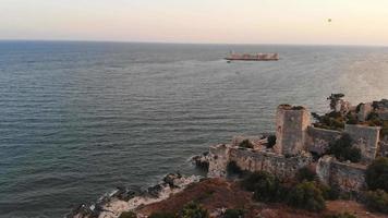 destination de voyage château de la jeune fille, mersin côte de la mer méditerranée, turquie video