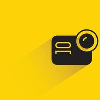 cámara de video en la ilustración de fondo amarillo vector