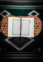 corán libro sagrado de los musulmanes foto