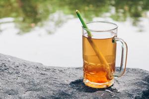 té de hierba de limón, agua potable saludable con fondo natural. foto