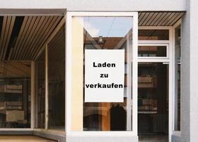 laden zu verkaufen - se traduce como tienda en venta - signo alemán foto