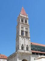 vista de la iglesia de trogir foto