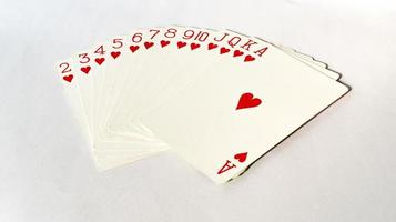 jugando a las cartas. un conjunto de corazones. foto