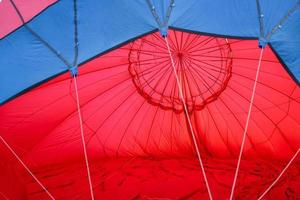 inflado de globos con aire en aeroestacion festival en guadix foto