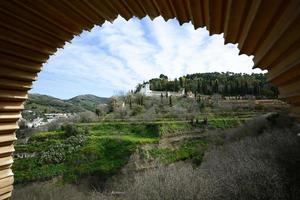 generalife visto desde la alhambra en granada, andalucía, españa foto