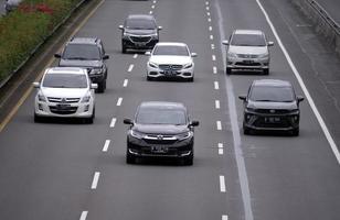 jakarta, indonesia, 2022-tráfico en la carretera de jakarta foto