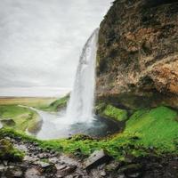 cascada de seljalandfoss. hermoso día soleado de verano foto