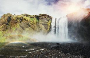 gran cascada skogafoss en el sur de islandia cerca foto