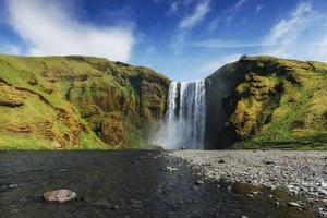 gran cascada skogafoss en el sur de islandia cerca foto