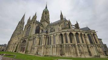 séquence timelapse 4k de bayeux, france - la cathédrale video