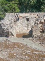 ruinas de baños romanos en fordongianus foto