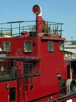 detalle de un barco rojo foto