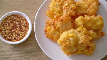 deep fried corn with sauce - vegan and vegetarian food style video