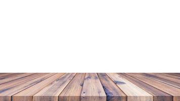 mesa de madera para exhibir o montar productos con fondo blanco en blanco. foto