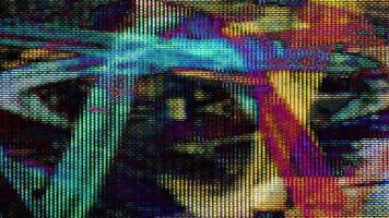 los píxeles de la pantalla de televisión fluctúan con el color y el movimiento del video - bucle