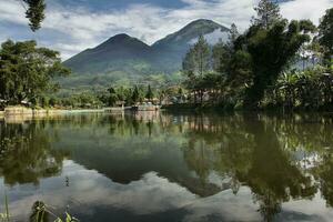 reflejo de la naturaleza lago bedakah foto
