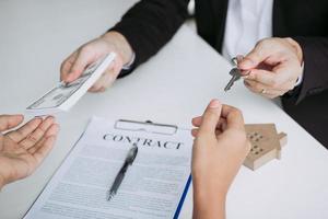 Home sales brokers and real estate investors are exchanging with investors being filing cash at the agent's hand. photo