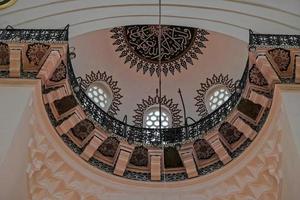 estambul, turquía - 28 de mayo. vista interior de la mezquita suleymaniye en estambul, turquía el 28 de mayo de 2018 foto