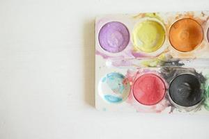 pinturas al agua multicolores foto