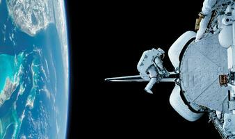 astronauta y nave espacial. elementos de esta imagen proporcionada por la nasa. foto