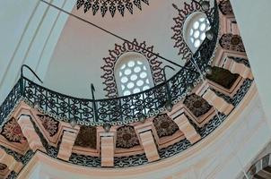 estambul, turquía, 2018 - vista interior de la mezquita suleymaniye en estambul, turquía el 28 de mayo de 2018 foto