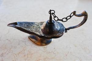lámpara de aceite de aladino diseño oriental con textura de egipto foto