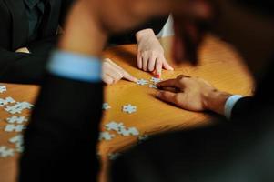 hombres de negocios con trabajo en equipo foto