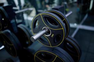 hombre fitness en entrenamiento.fuerte foto