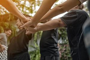 trabajo en equipo con nuestros brazos y manos. foto