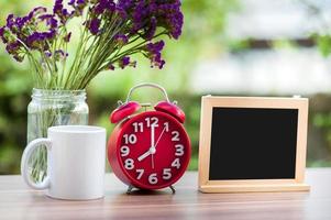 Red and green clock photo