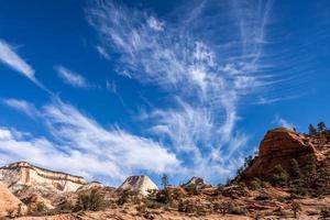 espectacular formación de nubes en el parque nacional zion foto