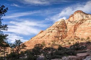 mesa de tablero de ajedrez una montaña inusual en el parque nacional zion foto