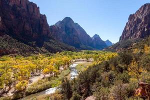 valle del río virgen en el parque nacional zion foto